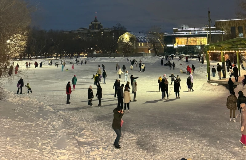 Каток в парке «Изумрудный». ВК группа «Каток Изумрудный»
