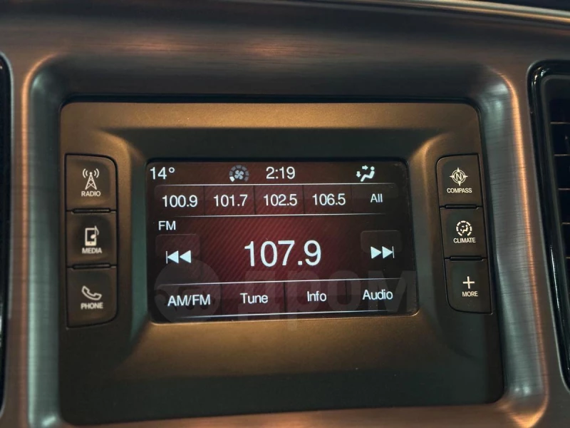 В Барнауле продают Dodge Challenger за 2,5 млн рублей. drom.ru