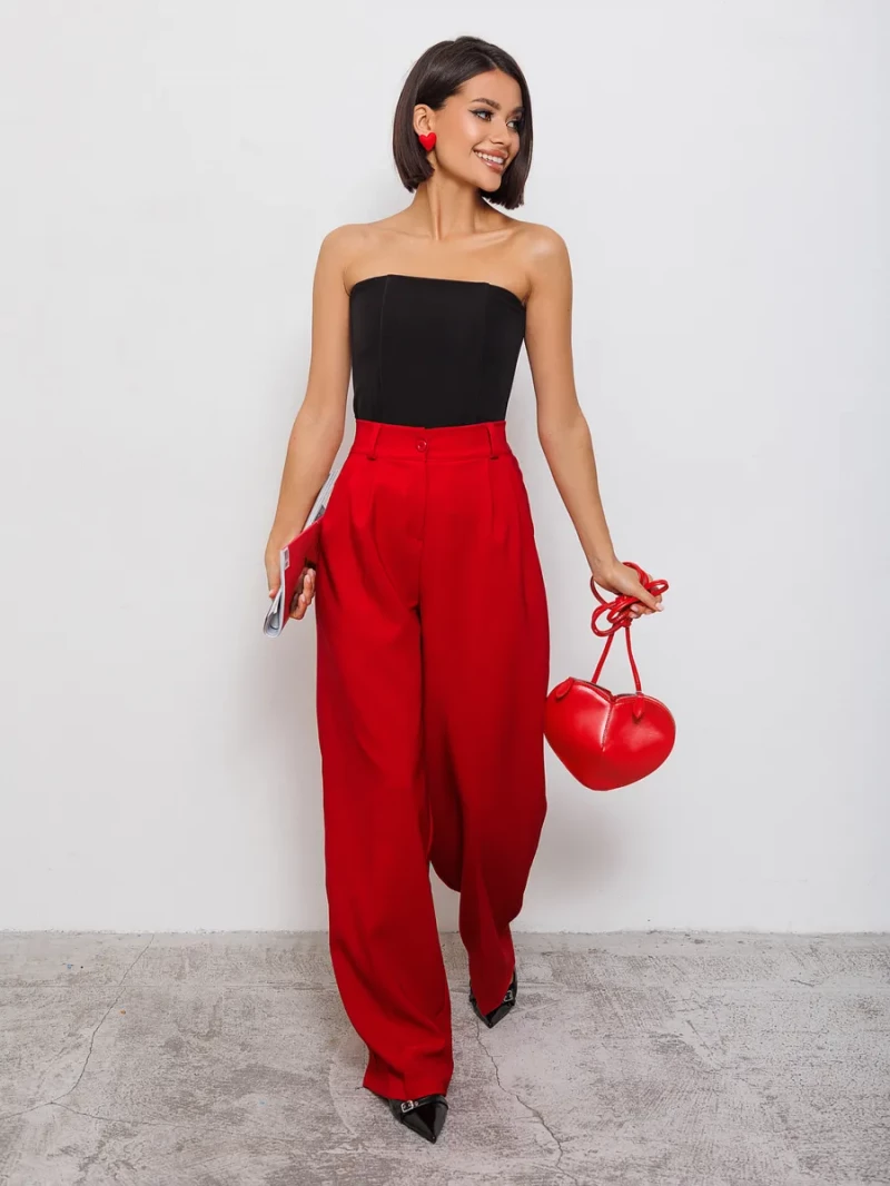 Брюки праздничные, 3 024 рубля.   Wildberries 