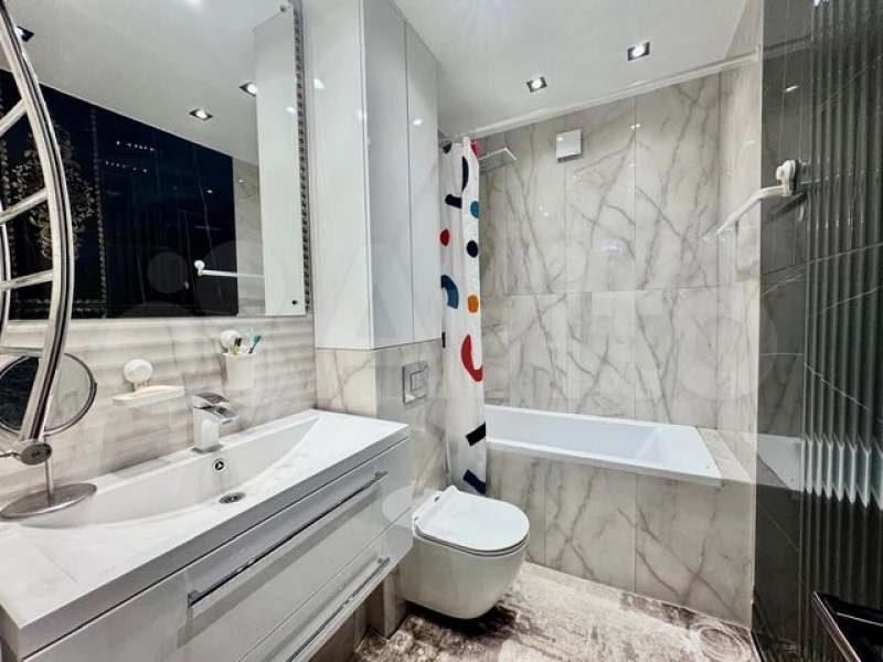 Квартиру с видом на розовый замок продают в Барнауле за 14 млн рублей. «Авито»