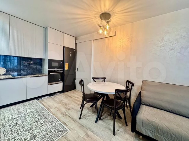 Квартиру с видом на розовый замок продают в Барнауле за 14 млн рублей. «Авито»