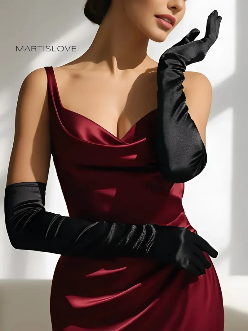 Атласные перчатки, 768 рублей.  Wildberries 