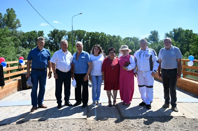 Торжественная церемония запуска движения по отремонтированному мосту через реку Алей в селе Устьянка Локтевского района Алтайского края. пресс-служба Алтайского краевого Законодательного Собрания.