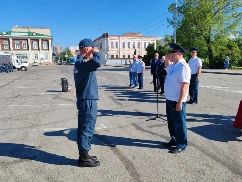 В Барнауле на День России прошёл торжественный развод караулов. Официальный сайт города Барнаула.