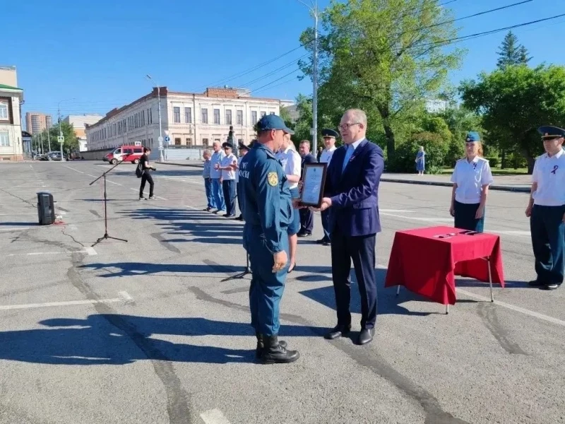 В Барнауле на День России прошёл торжественный развод караулов. Официальный сайт города Барнаула.